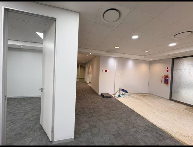 287M² OFFICE TO LET IN MAGALIESSIG